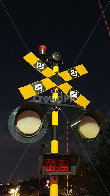 light,빛,기차,기차역,안전게이트,stop,멈춤,정지,기차역횡단보도