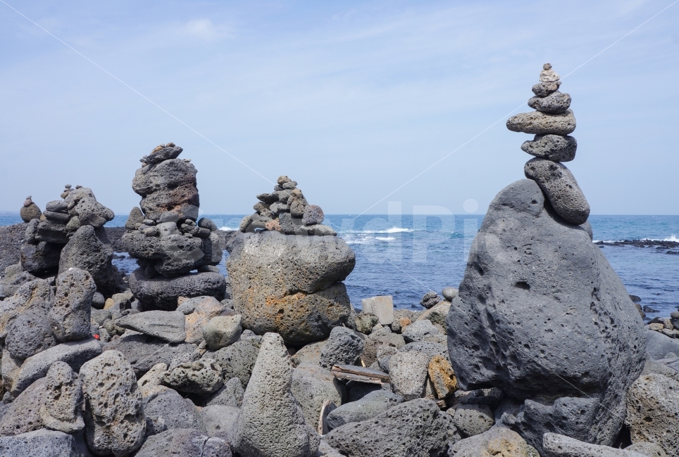 소원,돌탑,바다,제주,제주도,여행,자연,풍경,nature,landscape,한국자연풍경,한국자연경관,korea nature landscape,제주도,jeju,jeju island,종교,신앙,religion,belief,faith,rubble,파편,promontory,곶