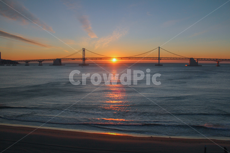 광안리,해돋이,아침,광안대교,일출,sunset,beach,busan,부산,반짝임,물결,바다,아침풍경,자연,풍경,nature,landscape,한국자연풍경,한국자연경관,korea nature landscape,해변,바다,beach,sea,랜드마크,landmark,tourist attraction,한국랜드마크,한국관광지,한국명소,korea landmark,korea tourist attraction,outdoors,옥외,일몰,dawn,새벽,sky,하늘,red sky,붉은 하늘,dusk,황혼