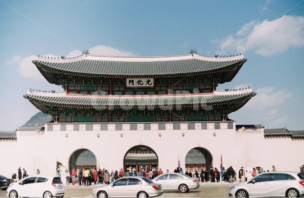 경복궁,낮,풍경,한국,서울,한국전통,한국문화,korean traditional,korean culture,랜드마크,landmark,tourist attraction,한국랜드마크,한국관광지,한국명소,korea landmark,korea tourist attraction,사람들,대중,군중,other people,crowd,교통,교통수단,traffic,transportation,architecture,건축물,building,건물,shrine,신사,pagoda,탑,temple,신전,worship,예배,vehicle,차량,car,차,automobile,자동차