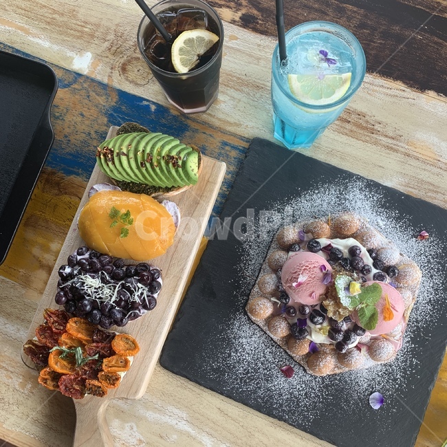 브런치,와플,홍콩와플,샌드위치,브런치카페,에이드,단음식,아침식사,점심식사,brunch,waffle,ade