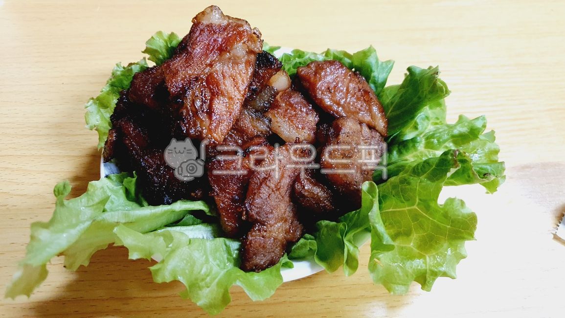 갈비,돼지갈비,양념구이,간장양념,음식,숯불구이