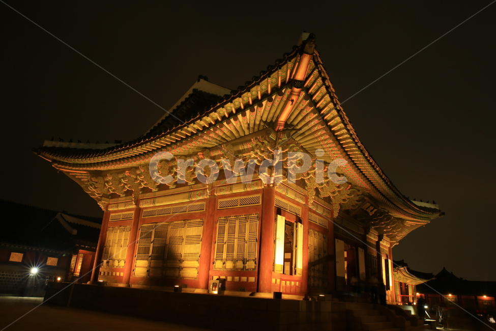 한국,서울,경복궁,전통,전통가옥,조선,궁,궁궐,목조,건물,야경,빛,저녘,밤,palace,tradition,koreanhouse,korea,seoul,한옥,야경,밤,풍경,nightscape,night,landscape,한국전통,한국문화,korean traditional,korean culture,랜드마크,landmark,tourist attraction,한국랜드마크,한국관광지,한국명소,korea landmark,korea tourist attraction,architecture,건축물,building,shrine,신사,worship,예배