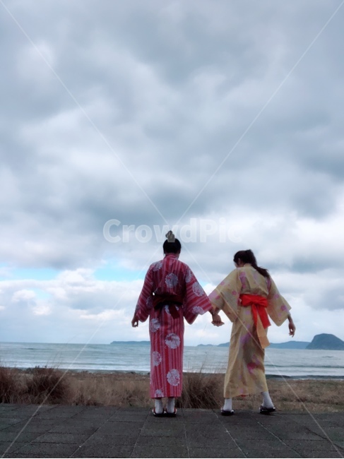 바다,유카타,일본,일본여행,친구,구름,흐린날,우정,프렌드,friend,사이좋은,자매