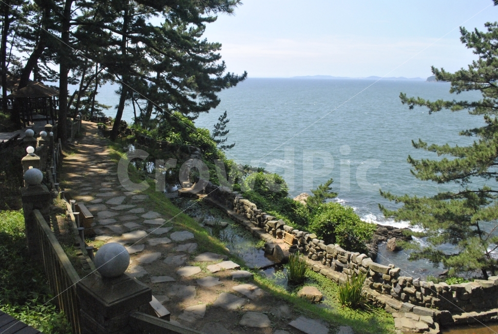 풍경,바다,나무,숲길,하늘,맑음,섬,구름,돌,그늘,sky,sea,tree,cloud,자연,풍경,nature,landscape,flagstone,판석