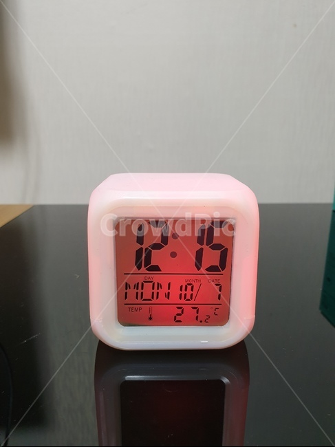 탁상시계,시계,watch,12시15분,빨간색
