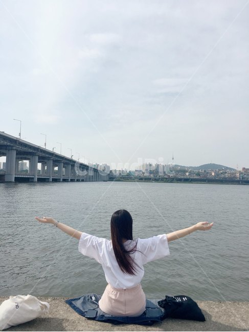 한강,휴가,여유,만세,흐림,강,휴일,자유,다리,서울,뒷모습,여성,여자,사람,인물,인간,human,person,여성,여자,woman,female,lady