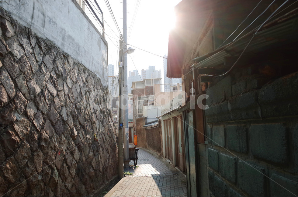 골목길,햇살,햇살비추는길,골목,옛날골목,sunlights,sunny,alley,alleyway,햇볕,sunbeam,sunshine