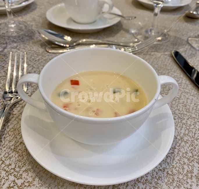 레스토랑,음식,수프,restaurant,food,pottery,도기류,saucer,받침접시,fork,포크,cup,컵