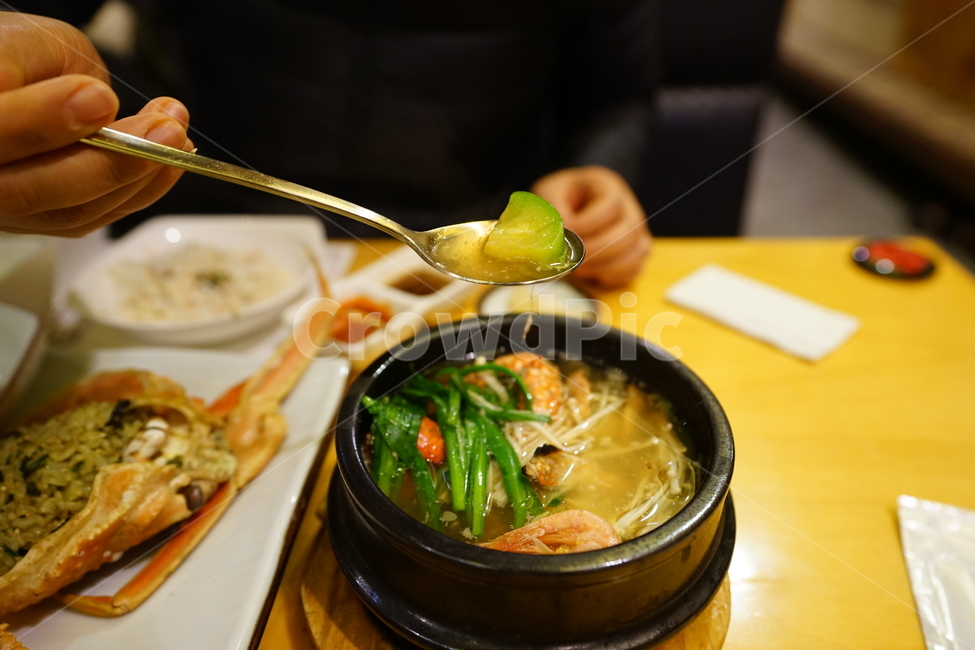 찌개,국물,국물요리,식사,먹방,음식,푸드,뚝배기,식사시간,술안주,해장국,해물찌개,해장,소주안주,음식,식재료,요리,food,cook,meal,dishes,food reserves,한식,한국음식,한국요리,korean food,korean dishes,korean meal,korean cook