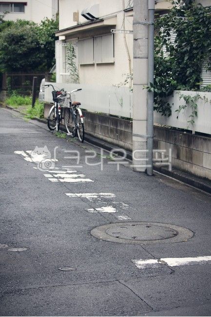 자전거,아스팔트,bike,asphalt,길거리,동네,마을,도쿄,일본,tokyo,japan,뒷골목,골목,골목길
