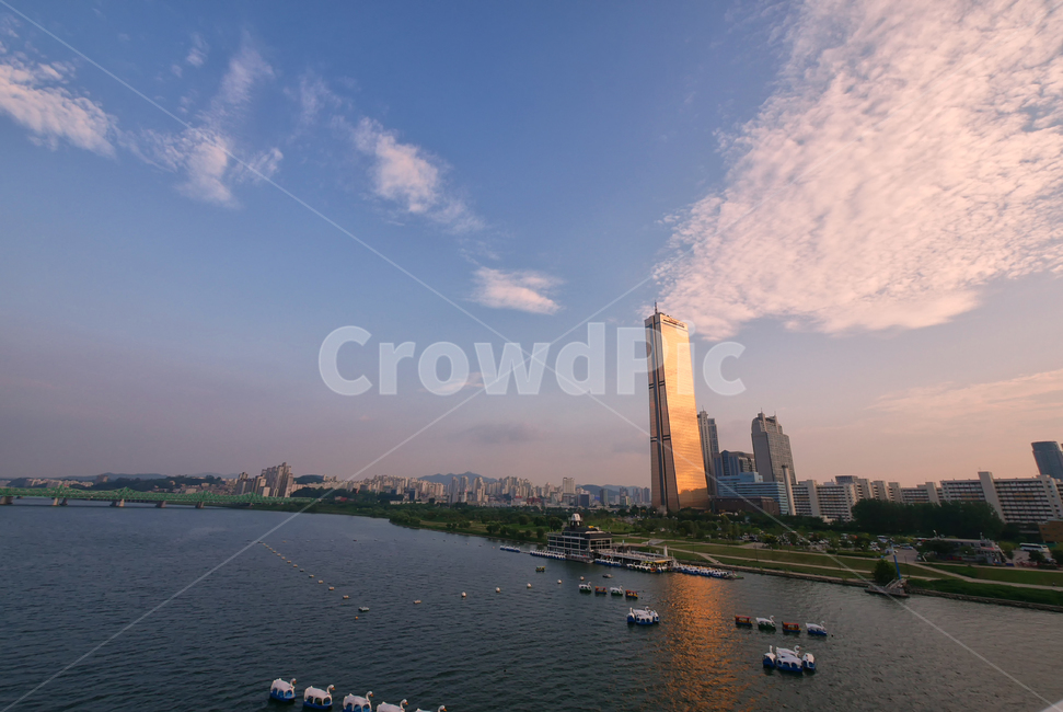 서울,63빌딩,여의나루,오리배,한강,하늘,구름,풍경,수도,고층빌딩,도시,풍경,city,landscape