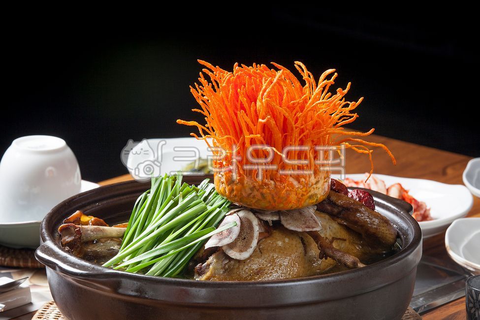 Gospel of Words,Boiled deer antler chicken,Boiled Chicken,Oriental medicine deer antler stew,mushroom dish,double gospel meal,healthy food,nutritious food,rejuvenation,jujube,mushroom,Cordyceps sinensis boiled,Oriental medicine deer antler chicken boiled 