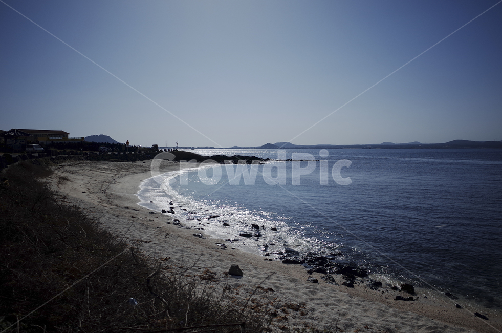 바다,해변,하늘,sea,beach,ocean,sky,blue,푸른하늘,푸른바다,파란바다,파란하늘,푸른,파란,물,water,shoreline,해안선,nature,자연,돌,stone,sand,모래,모래사장,해수욕장