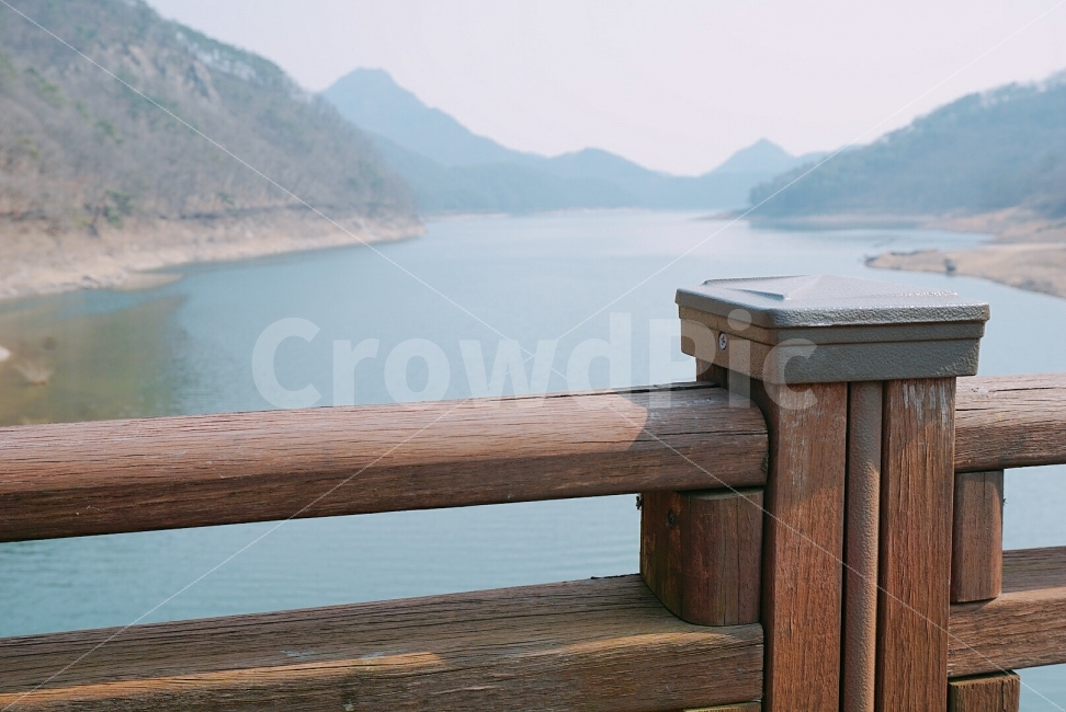 Damyang Lake,landscape photo,Damyang travel,color,artificial lake,Lake seen from the bridge,photo,domestic travel,scenery,travel photo,Travel,pretty photo,background,Damyang,solo travel,background photo,good color photo,bridge,travel,lake