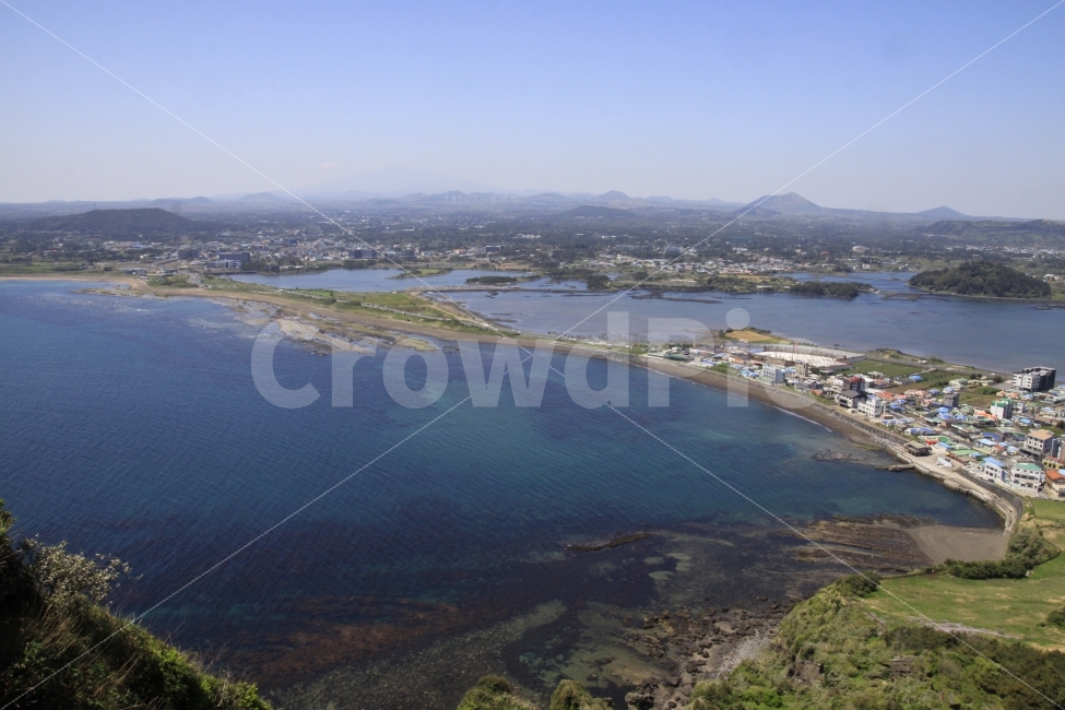 성산일출봉,	제주도,제주여행,자연,바다,풍경,여행,힐링,여름,계절,휴식,nature,summer,season,rest,relaxation,hesling,happy,자연,풍경,nature,landscape,제주도,jeju,jeju island,outdoors,옥외,경치,scenery,land,땅,aerial view,조감도,water,물,ocean,대양,sea,shoreline,해안선