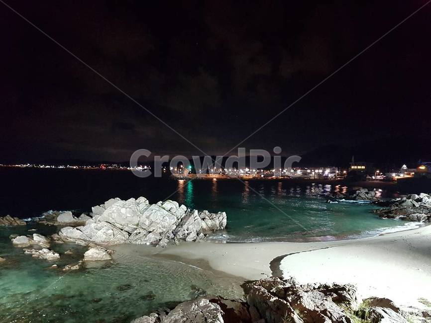 야간,야경,바다,해변,돌,푸른,해변,바다,beach,sea,야경,밤,풍경,nightscape,night,landscape,outdoors,옥외,nature,자연,mountain,산,water,물