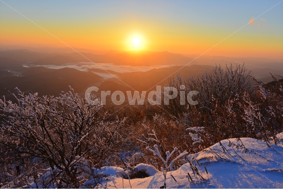 nature,자연,outdoors,옥외,dawn,새벽,sky,하늘,redsky,붉은하늘,light,빛,flare,플레어,sunrise,해돋이,상고대,무등산,무등산누애봉,누애봉,무등산설경,누애봉일출,무등산일출,여명,아침,자연,풍경,nature,landscape