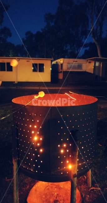 불,캠프파이어,마시멜로우,마시멜로,마쉬멜로우,marshmallow,야경,꼬치,구이,캠프,camp,campfire,night,tonight,감성사진,풍경,배경,배경사진,풍경사진,평화로운,분위기,차분한,차분함,평화로움,scene,ambience,atmosphere,calm,peaceful,tranquil,still,background,야경,밤,풍경,nightscape,night,landscape,여행,휴가,traveling,vacation,trip,forge,다듬는 곳