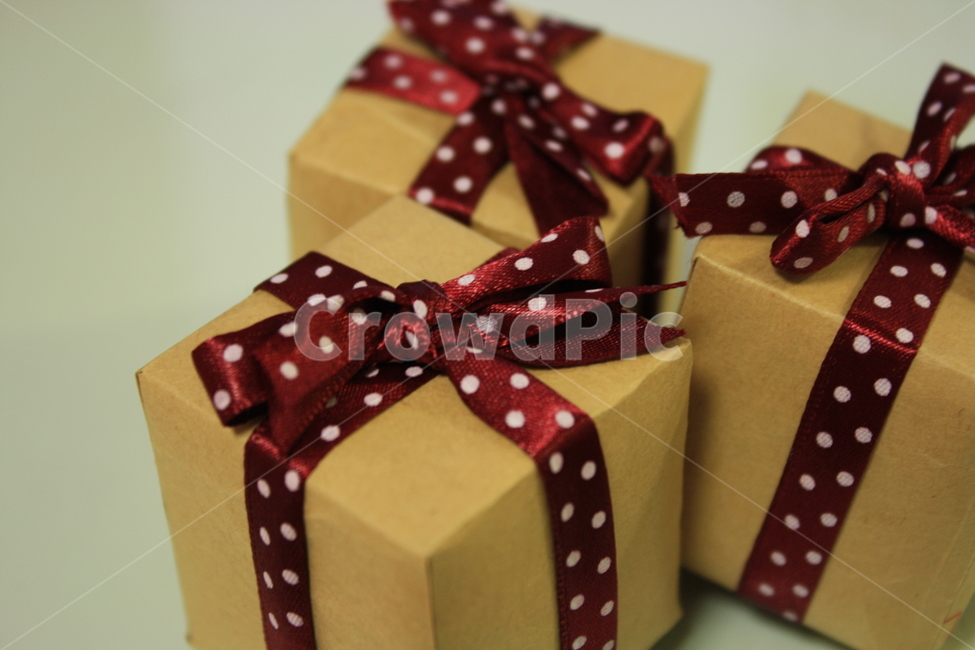 선물,상자,기프트,리본,빨간리본,박스,기념일,축하,anniversary,congratulation,celebrate,celebration