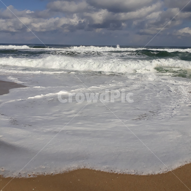 sea,바다,water,물,ocean,대양,자연,nature,옥외,outdoors,바닷물,파도,구름,하늘,모래사장,모래,sand,blue,오션,물그림자,cloud,white,해변,바다,beach,sea