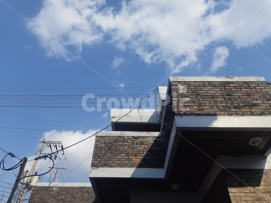 집,하늘,풍경,파아란,벽돌집,파란,벽돌sky,home,house,건축,건물,자연,옥상,평화,구름,전봇대,전선,선