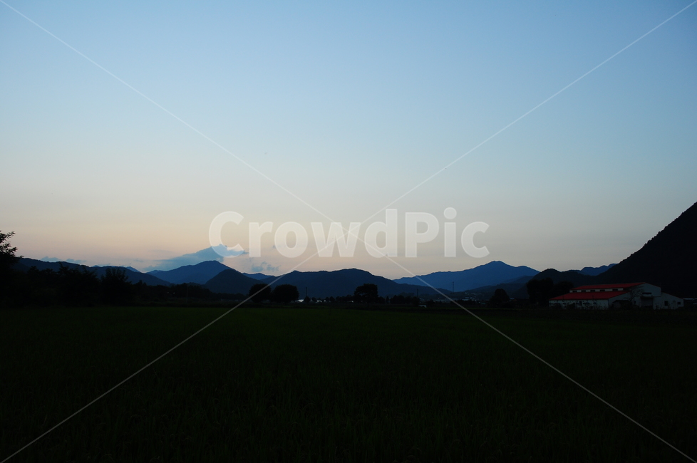 산,밭,구름,하늘,자연,풍경,시골,자연,풍경,nature,landscape,outdoors,옥외,field,들,grassland,목초지