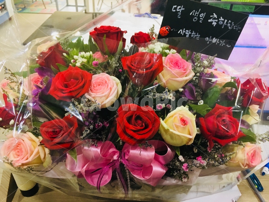 꽃바구니,생일,아빠,장미,꽃,리본포장,아빠생일축하,딸생일축하,아빠의사랑,아버지,선물,20대여자선물,기념일,축하,anniversary,congratulation,celebrate,celebration