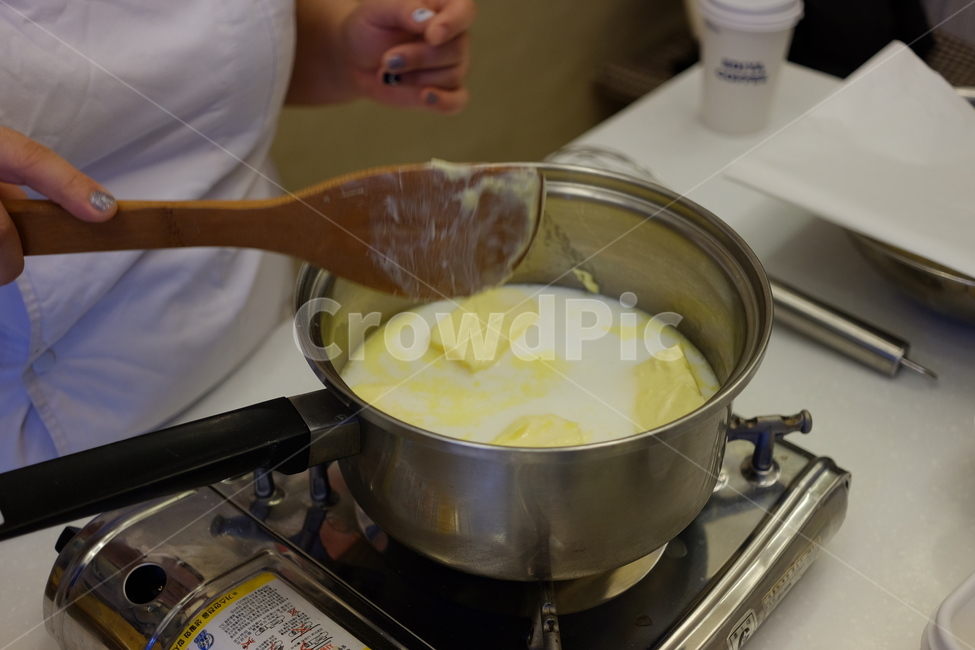 food,음식,요리,요리과정,반죽,밀가루,제빵,버터