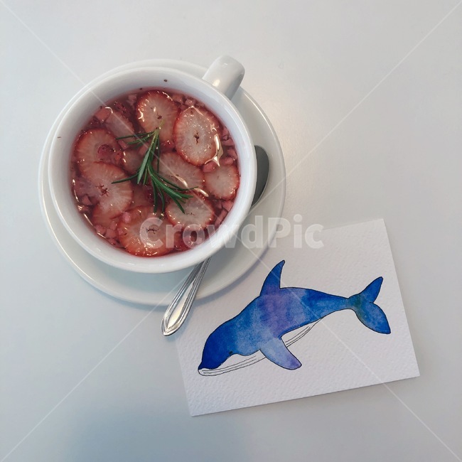 고래,고래그림,딸기티,수채화,카페,고래수채화,프루츠티,딸기차,커피잔,보색대비,음료수,drink,beverage