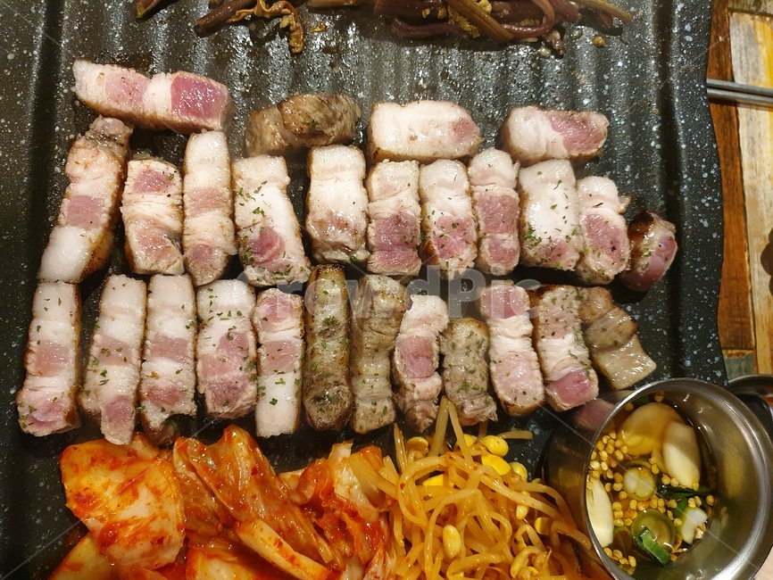 삼겹살,고기,food,음식,생고기,김치,고기소스,한식,koreanfood,meat,음식,식재료,요리,food,cook,meal,dishes,food reserves,육류,고기,meat