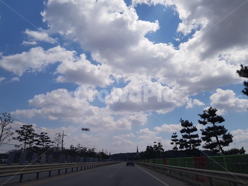 하늘,뭉게구름,파란색,풍경,화창한날씨,도시,풍경,city,landscape,road,도로,nature,자연,weather,날씨,outdoors,옥외