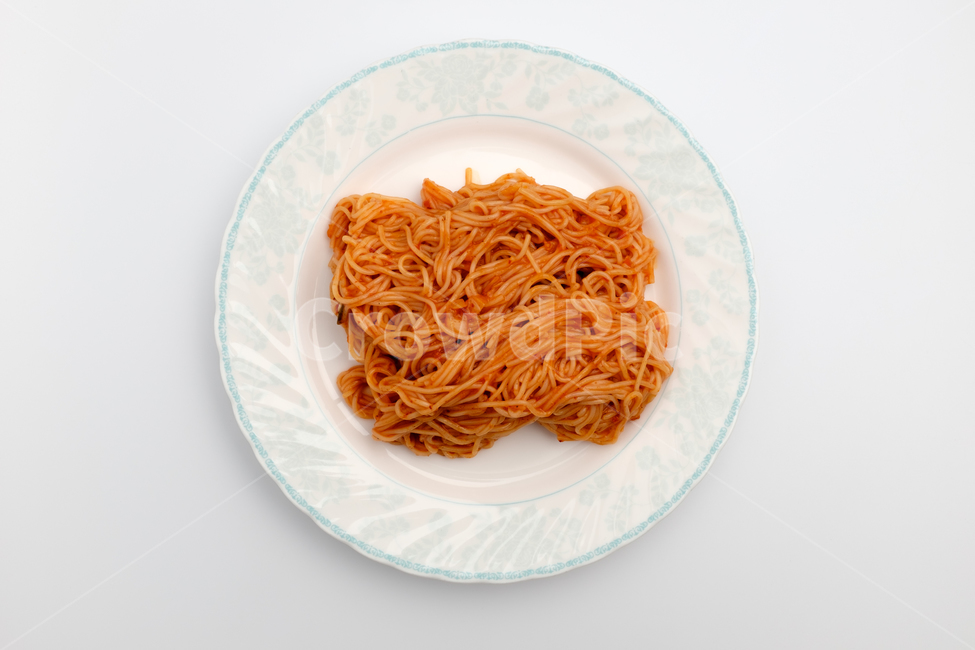 소면,누들,국수,양념,매콤한,부드러운,음식,식사,요리,맛있는,달콤한,밀가루,식품,밀가루음식,면,긴,고소한,한국문화,한국음식,아시아음식,아시아문화,밀국수,삶은,고추가루,김치,끓인,접시,빨간색
