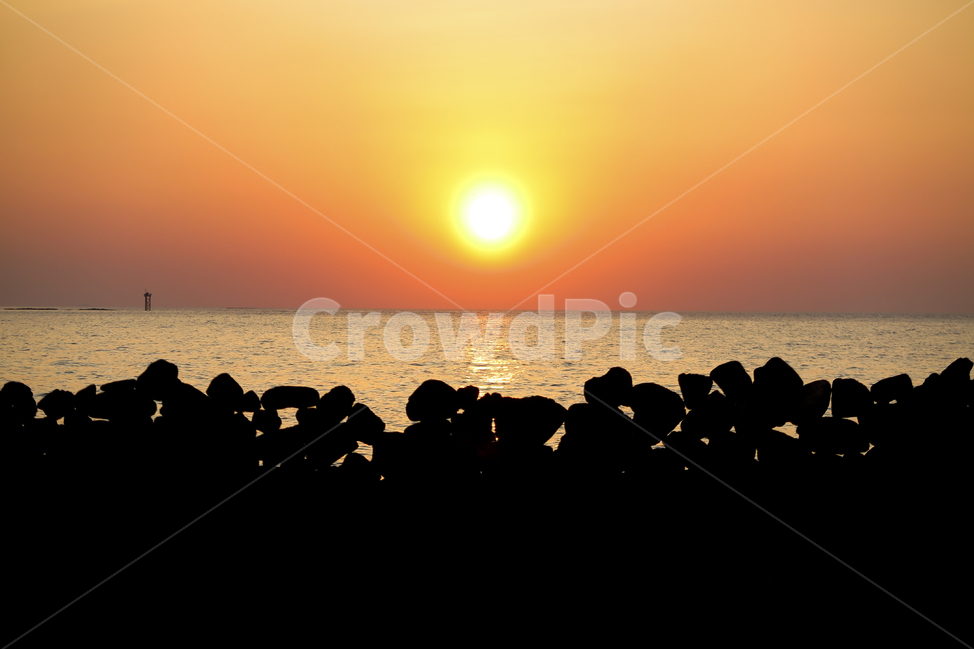 일몰,낙조,바다,제주,노을,해넘이,석양,태양,해,노을빛,붉은노을,수평선,제주도,돌,바위,검은돌,주황색,선셋,구름,해질녁,여름,저녁바다,하늘,자연,풍경,경관,jejuisland,sea,beach,sunset,nature,landscape,자연,풍경,nature,landscape,제주도,jeju,jeju island,outdoors,옥외,crowd,군중,audience,청중