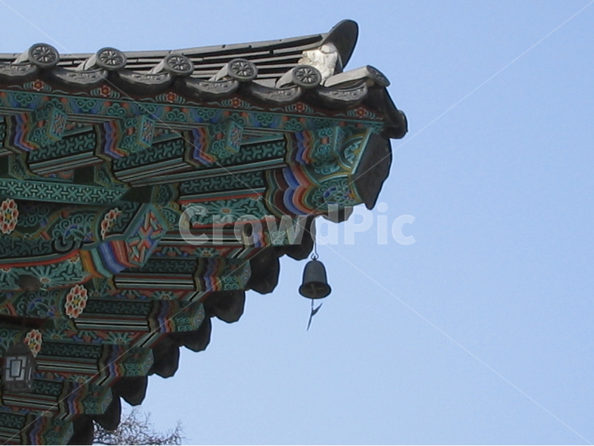 처마,한국적,전통가옥,종,하늘,단청,문양,eave,traditional,korea,building,bell,sky,푸름,blue,한국전통,한국문화,korean traditional,korean culture,건축물,건물외관,exterior,building,structure,architecture,construction