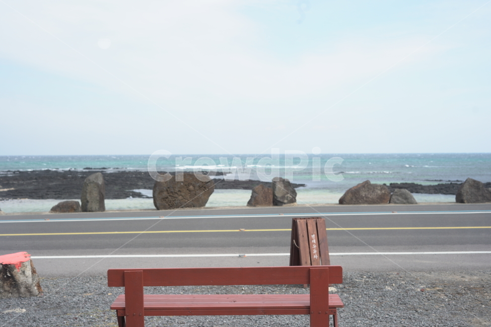 바다,의자,해안도로,하늘,파랑,furniture,가구,bench,벤치