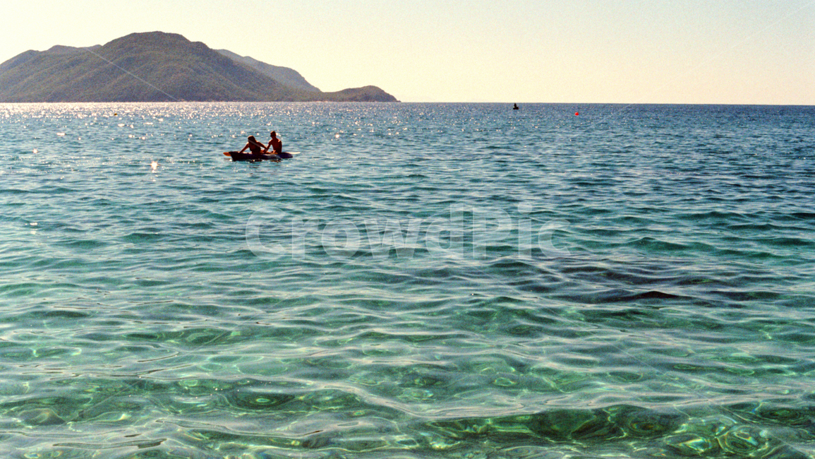 outdoors,옥외,nature,자연,water,물,shoreline,해안선,ocean,sea,바다,해변,비치,beach,카약,휴양,휴양지,빈티지,감성,그늘,휴식,커플,연인,가족,노인,여행,친구,바캉스,물놀이,사람,person,인간,human,summer,여름,여름,계절,summer,season,인물실루엣,사람실루엣,character silhouette,human silhouette,여행,휴가,traveling,vacation,trip