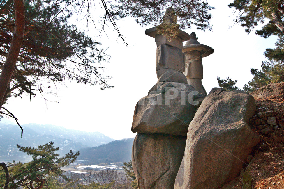 마애이불입상,용미리,파주,고려시대,마애불,국보제93호,암벽,불상,원립불,방립불,쌍미륵석불,설화,전설,선각,선종,한국전통,한국문화,korean traditional,korean culture,조각상,동상,석상,조형물,statue,bronze statue,stone statue