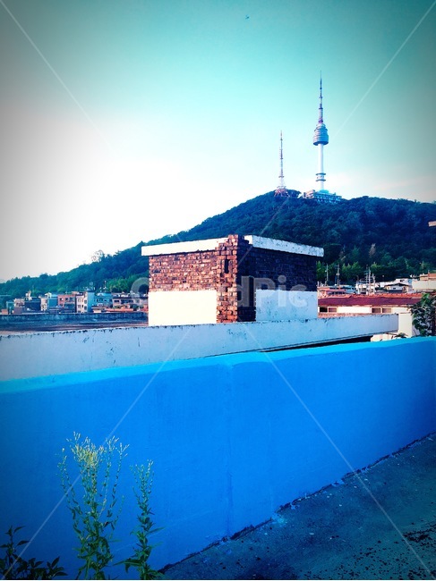 남산타워,옥상,파랑색,골목,오래된,뷰,랜드마크,landmark,tourist attraction,한국랜드마크,한국관광지,한국명소,korea landmark,korea tourist attraction,건축물,건물외관,exterior,building,structure,architecture,construction