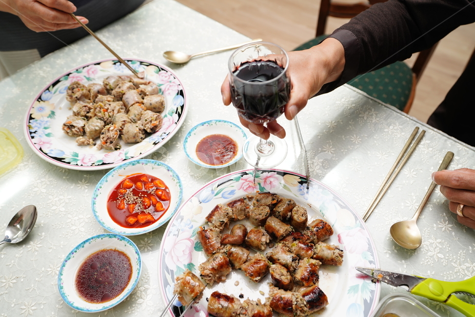 순대,순대스테이크,먹방,집밥,음식,안주,먹거리,고기,돼지,식사,food,요리,사람,인물,인간,human,person,신체일부,몸,body,음식,식재료,요리,food,cook,meal,dishes,food reserves,한식,한국음식,한국요리,korean food,korean dishes,korean meal,korean cook
