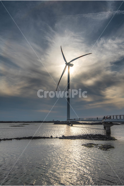 풍차,해변,바다,구름,일몰,반영,다리,푸른,파란,산업,industry,industrial,에너지산업,energy industry,engine,엔진,motor,모터,machine,기계