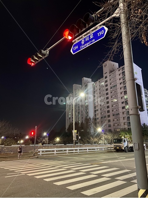 도로,신호등,빨간불,멈춤,횡단보도,road,trafficsignal,redlight,crosswalk