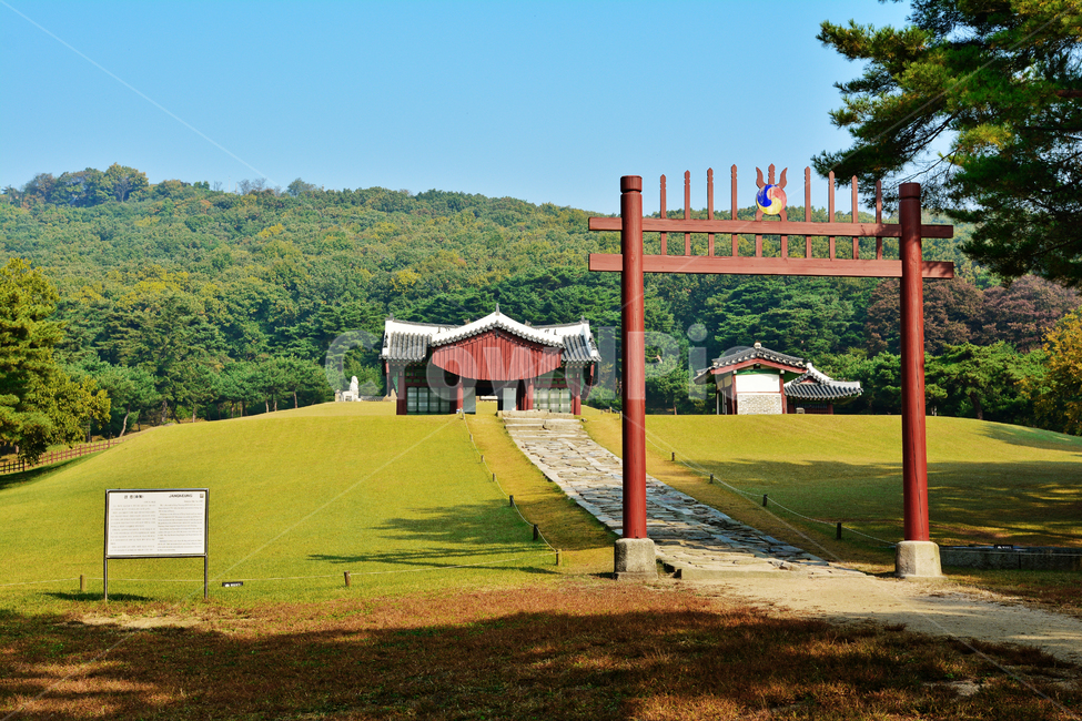 김포장릉,조선왕릉,문화재,재실,홍살문,원시림,송림,연지,정숙,소나무,돌계단,잔디