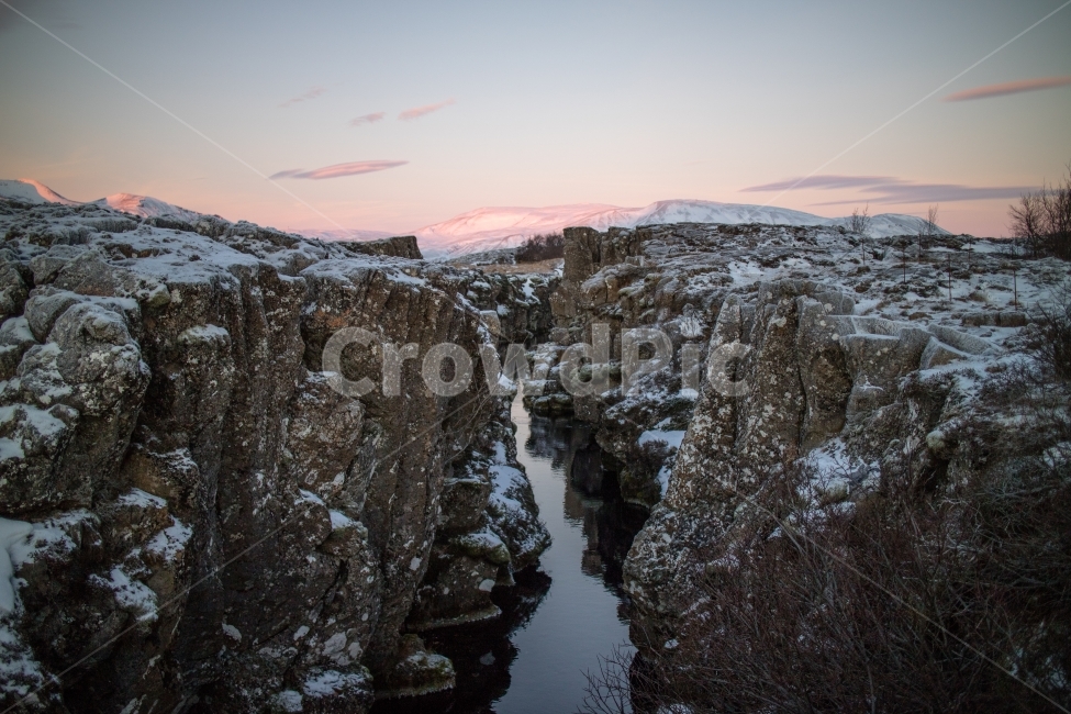 노을,협곡,겨울,겨울여행,지질학,유라시아판,판,plate,하늘,분홍색하늘,아이슬란드,iceland,해질녘,해질무렵,winter,travel,trip,sunset,scenery,landscape,canyon,gorge,풍경사진,여행풍경,겨울,계절,winter,season,자연,풍경,nature,landscape,해외,외국,세계,foreign,oversea,world,세계자연풍경,해외자연풍경,외국자연풍경,world nature landscape,ditch,도랑