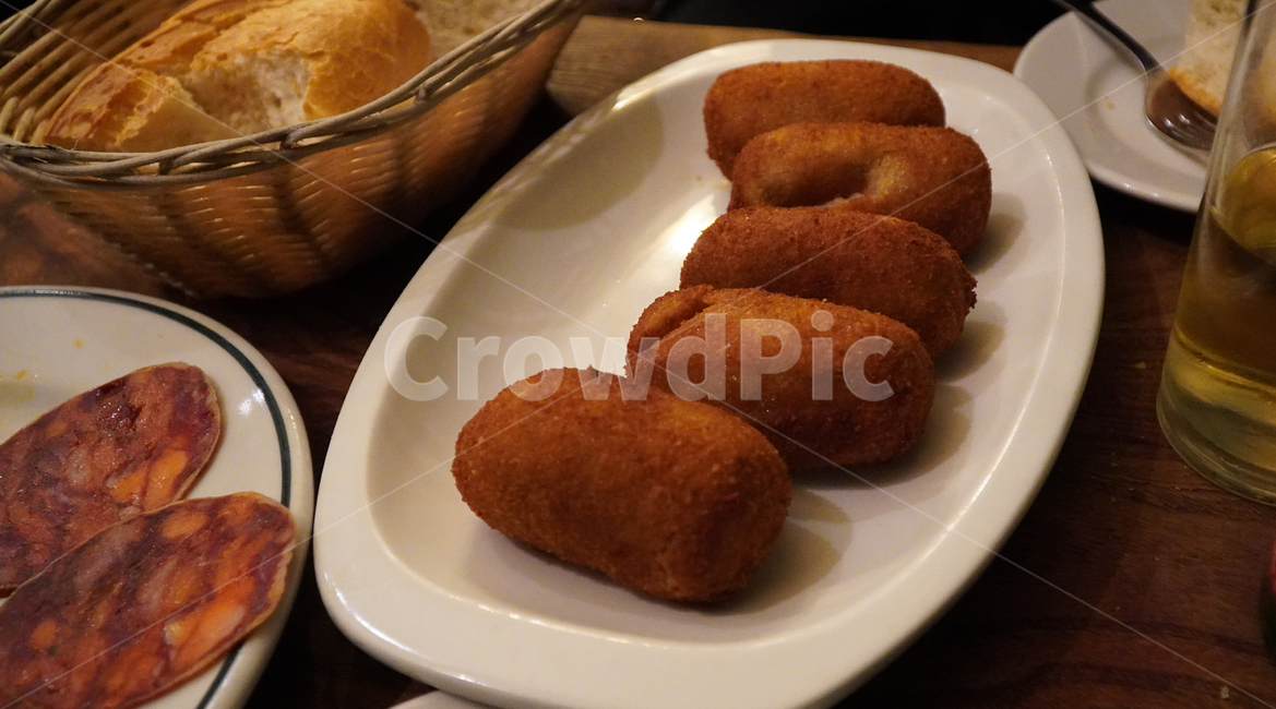 요리,음식,식당,레스토랑,맛집,스페인,유럽,에스파냐,타파스,디져트,빵,햄,하몽,맥주,가게,고로케,분위기,식사