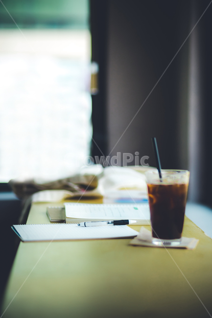 커피,카페,라떼,공부,노트,볼펜,유리잔,창가,도서관,자습,음식,식재료,요리,food,cook,meal,dishes,food reserves,커피,카페,coffee,cafe
