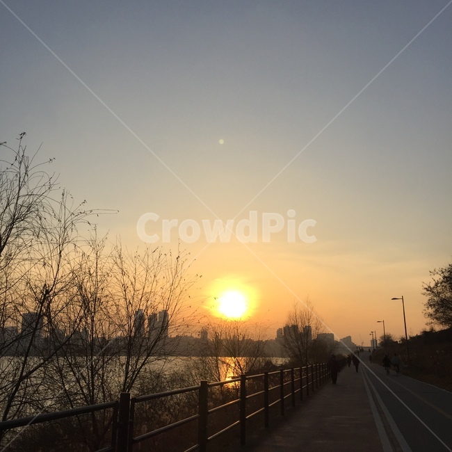 한강,노을,석양,풍경,저녁,일상,힐링,색감,하늘,자연,풍경,nature,landscape,outdoors,옥외,sunset,일몰,red sky,붉은 하늘,sky,dusk,황혼,dawn,새벽,sunlight,햇빛