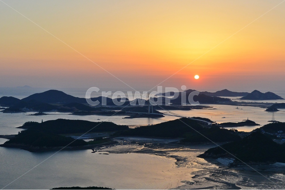 sea,바다,ocean,대양,water,물,shoreline,해안선,coast,연안,light,빛,flare,플레어,nature,자연,sunlight,햇빛,outdoors,옥외,dusk,황혼,sky,하늘,sunset,일몰,redsky,붉은하늘,scenery,풍경,군산,고군산군도,고군산군도일몰,해넘이,자연,풍경,nature,landscape