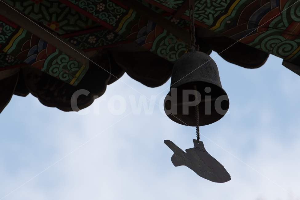 풍경,물고기,사찰,절,고전,전통,한옥,기와,지붕,종,구름,하늘,맑음,한국전통,한국문화,korean traditional,korean culture