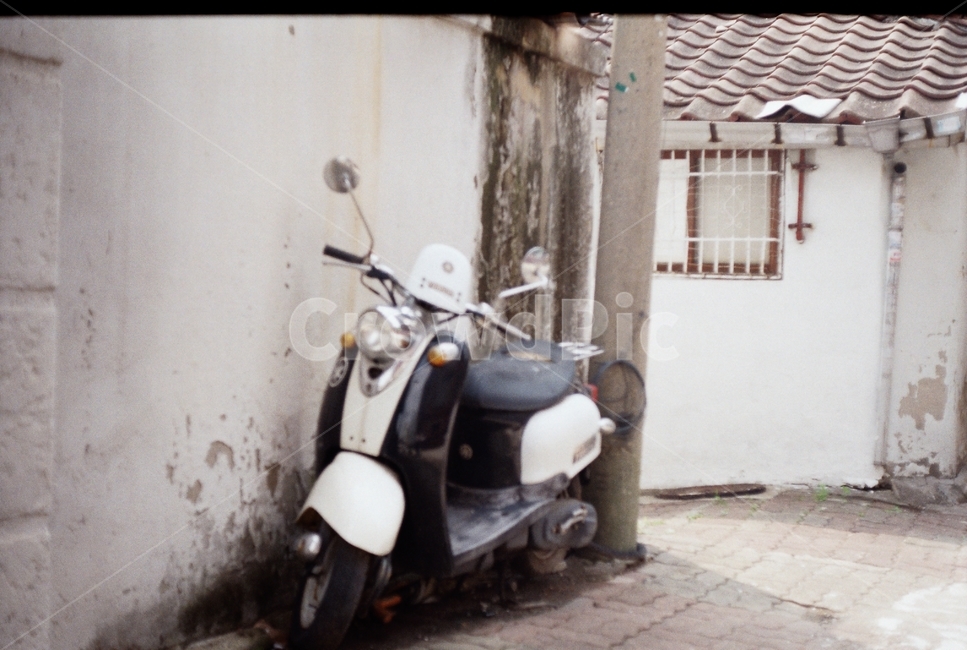 오토바이,연남동,골목,골목길,감성,골목길,alley,motorcycle,vehicle,차량,transportation,교통